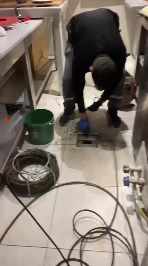 Tıkalı yer süzgeci giderine spiral makine ve çelik yayla müdahale